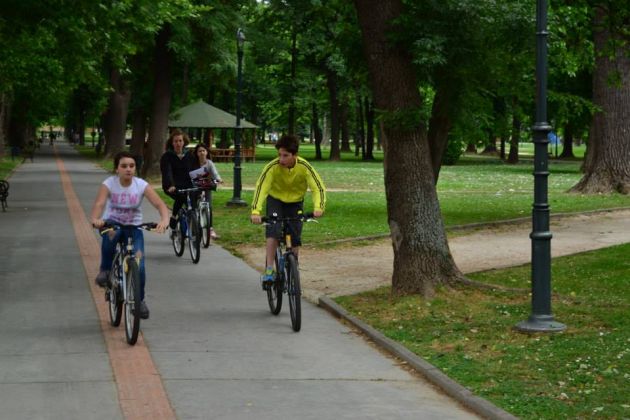 edukativna-trka-so-velosipedi-vo-gradski-park-3