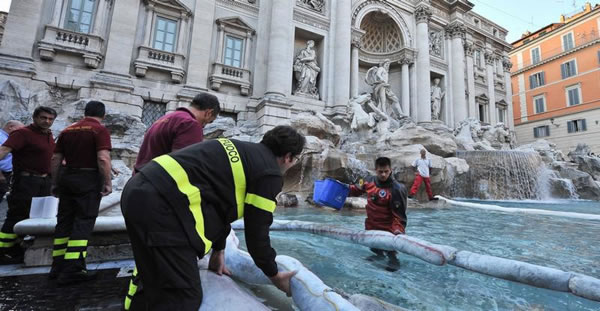 fontana-di-trevi-zrtva-na-vandali-5