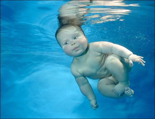 ako-bebe-padne-vo-bazen-2