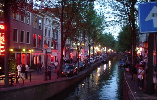 red-light-district-amsterdam-1