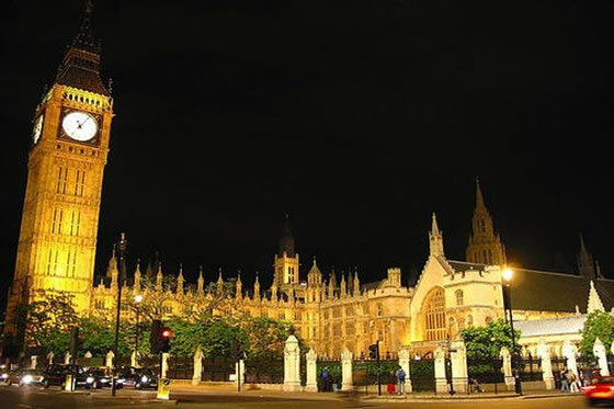 big-ben-kako-krivata-kula-vo-piza