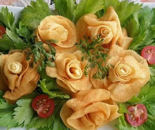 cvetovi-od-meso-slanina-i-kompir-7