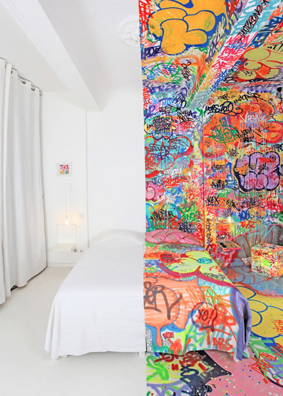 hotelska-soba-so-grafiti-14