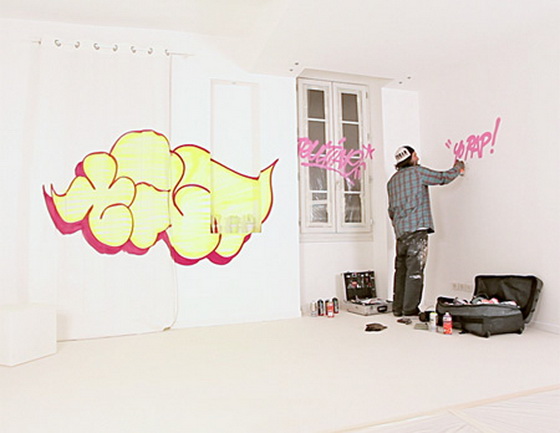 hotelska-soba-so-grafiti-3