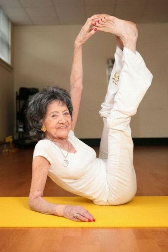 ima-92-godini-tancuva-i-e-instruktor-po-joga-6