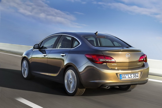 oficijalno-opel-astra-sedan-2