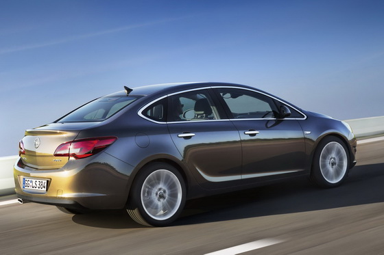 oficijalno-opel-astra-sedan-3