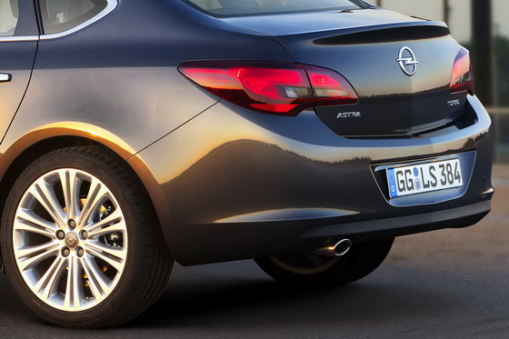 oficijalno-opel-astra-sedan-5