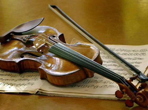 zaboravena-vo-voz-skapocena-violina-na-stradivarius-povekje