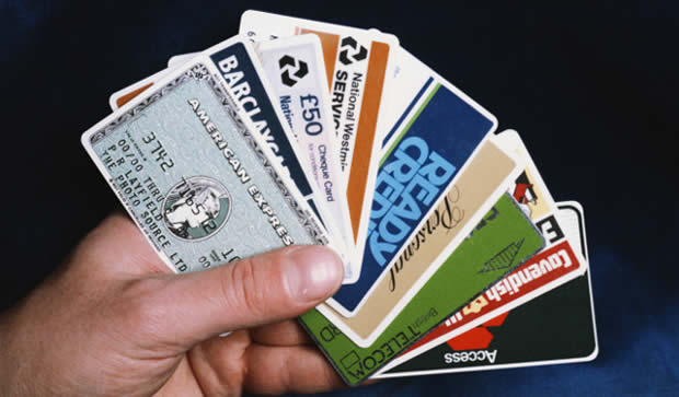 20-godini-ziveel-so-tugji-kreditni-karticki