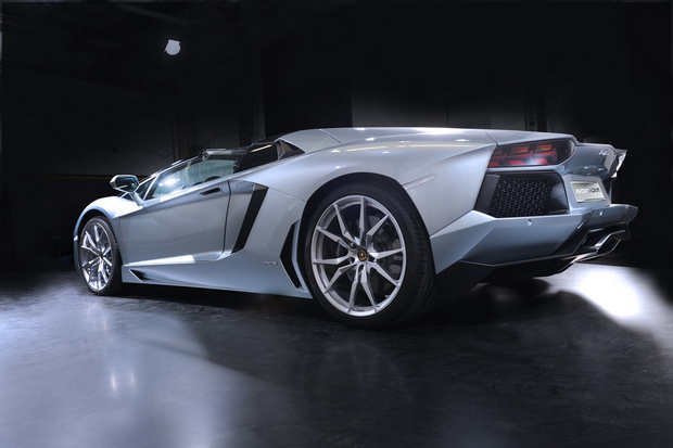 lamborgini-go-pretstavi-aventador-lp-700-4-roadster-2