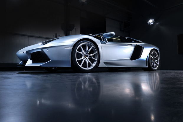 lamborgini-go-pretstavi-aventador-lp-700-4-roadster-3