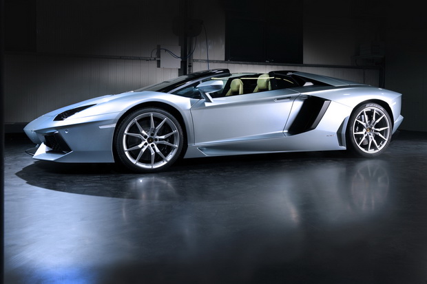 lamborgini-go-pretstavi-aventador-lp-700-4-roadster-4