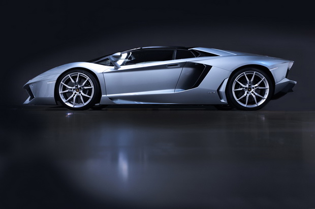 lamborgini-go-pretstavi-aventador-lp-700-4-roadster-5