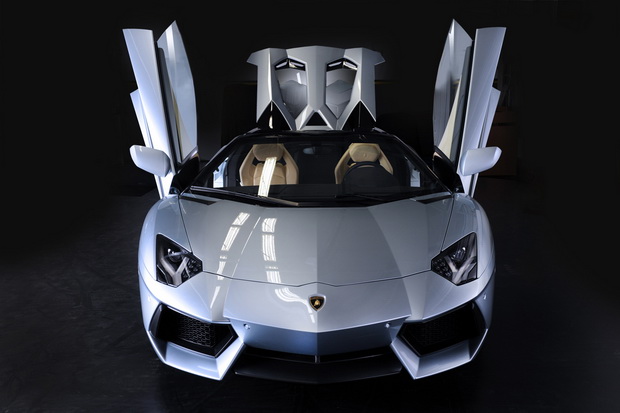 lamborgini-go-pretstavi-aventador-lp-700-4-roadster-6