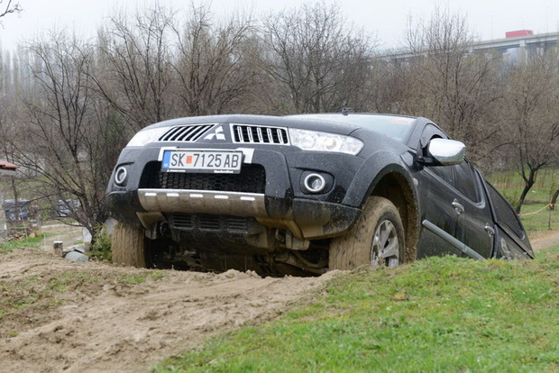 mitsibushi-vikendov-gi-pokaza-off-road-genite-10