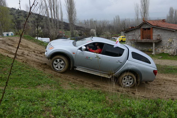 mitsibushi-vikendov-gi-pokaza-off-road-genite-12