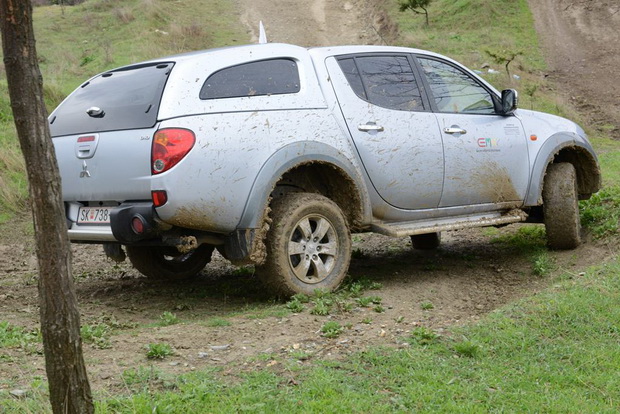 mitsibushi-vikendov-gi-pokaza-off-road-genite-14