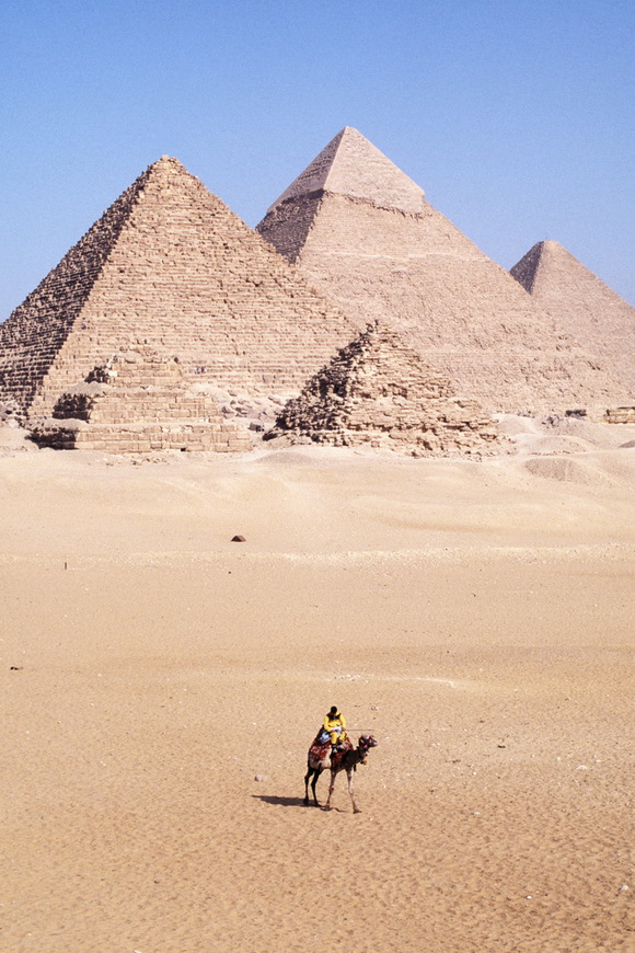 spektakularni-zabraneti-fotki-od-piramidite-13