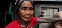92-godisna-filipinka-veke-60-godini-tetovira-povekje