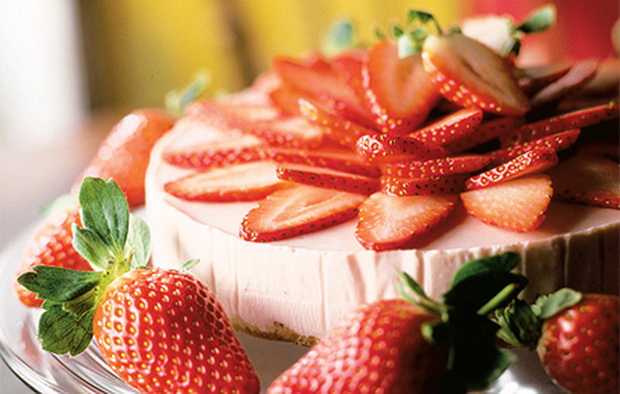 ednostavna-i-vkusna-torta-od-jagodi-1