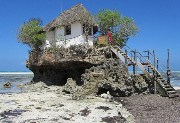 kamen-restoran-vo-zanzibar-02