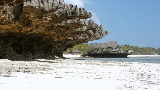 kamen-restoran-vo-zanzibar-04