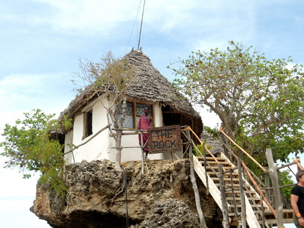 kamen-restoran-vo-zanzibar-10