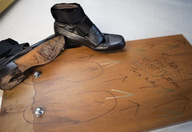 tajnite-anti-gravitaciski-cevli-na-michael-jackson-3