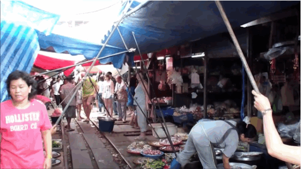 vaka-izgleda-eden-sosema-obicen-market-vo-tajland-foto-15