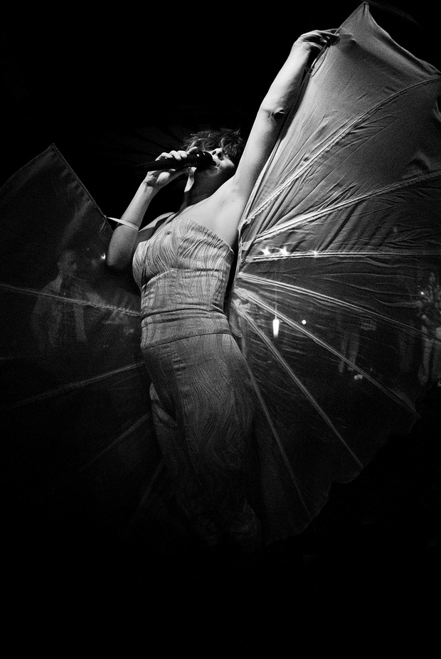 toni-kitanovski-trio-i-izlozba-na-fotografii-od-ziga-koritnik-kako-zagrevanje-za-pretstojniot-jazz-festival-02