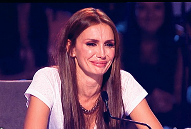 emina-se-rasplaka-vo-x-factor-01