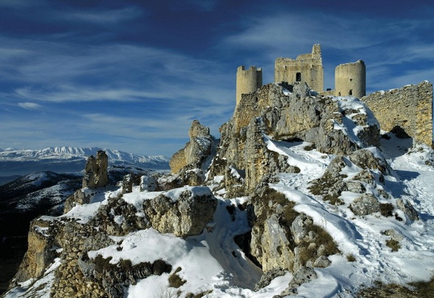 sredovekoven-dvorec-vo-italija-pretvoren-vo-hotel-01