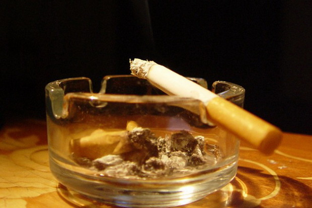5-brzi-nacini-da-se-oslobodite-od-mirisot-na-cigari-01