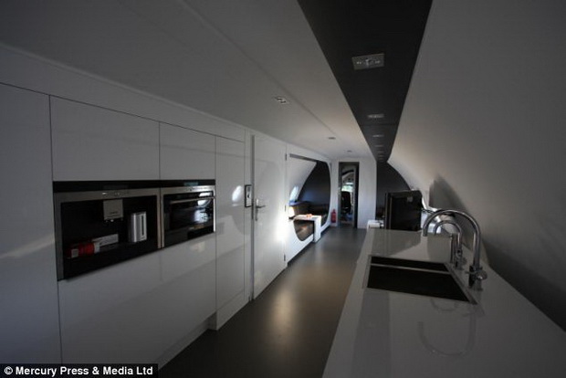 nokjevanje-vo-hotel-so-sauna-vgraden-vo-avion-cini-300-funti-5