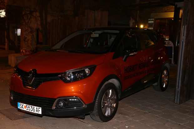 eleganten-i-otmen-renault-captur-so-priznanie-suv-za-2014-godina-02