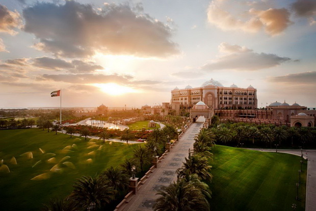 prosetajte-niz-edinstveniot-hotel-so-7-zvezdi-vo-abu-dabi-01