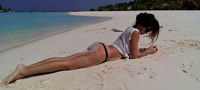 seksi-severina-vo-tanga-uziva-na-maldivi-povekje