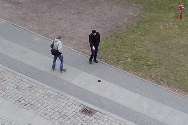 ako-izgubite-paricnik-na-ulica-kolku-lugje-bi-vi-go-vratile-video-01