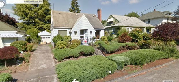 ona-sto-go-pronajde-na-google-street-view-zasekogas-mu-go-promeni-zivotot-01