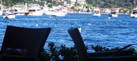 starbucks-coffee-bebek-kafule-vo-istanbul-so-neverojaten-pogled-kon-bosforot-povekje