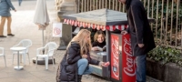 uste-edna-originalna-kampanja-na-coca-cola-malite-raboti-vo-zivotot-ne-pravat-srekni-01-povekje