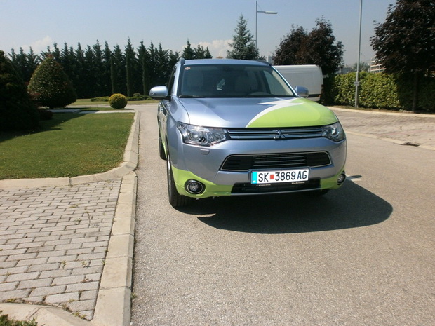 prviot-elektrohibriden-terenec-vo-svetot-mitsubishi-outlander-phev-pristigna-vo-makedonija-04