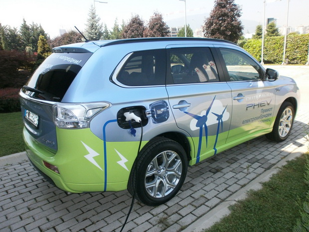 prviot-elektrohibriden-terenec-vo-svetot-mitsubishi-outlander-phev-pristigna-vo-makedonija-05