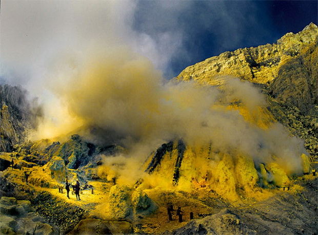 ako-mislevte-deka-vi-e-tesko-na-rabota-zapoznajte-gi-rudarite-na-sulfur-1.jpg