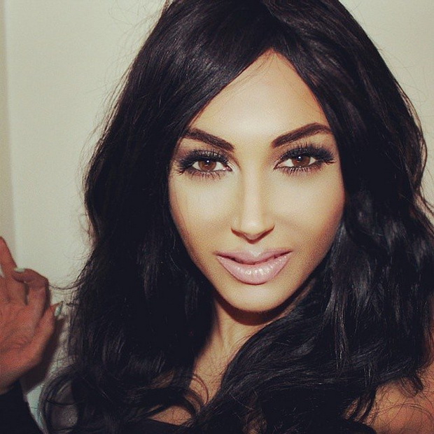 devojka-potrosila-30-000-dolari-za-da-bide-kopija-na-kim-kardashian-01.jpg