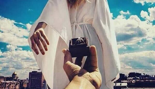 fotografot-koj-ja-sledi-devojkata-taa-kaza-da-001.jpg