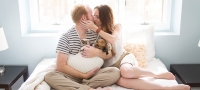 namesto-so-bebe-napravile-zabavna-fotosesija-so-nivnoto-kuce-01-povekje