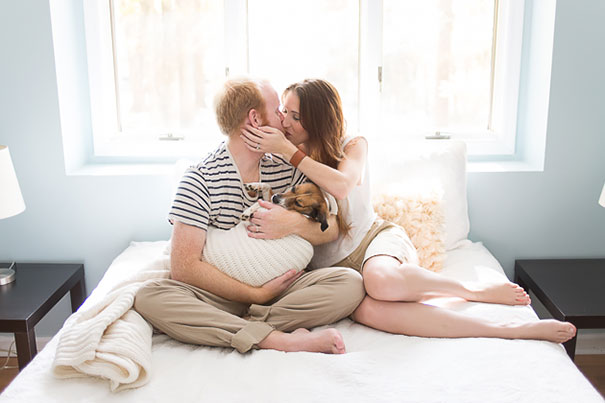 namesto-so-bebe-napravile-zabavna-fotosesija-so-nivnoto-kuce-01