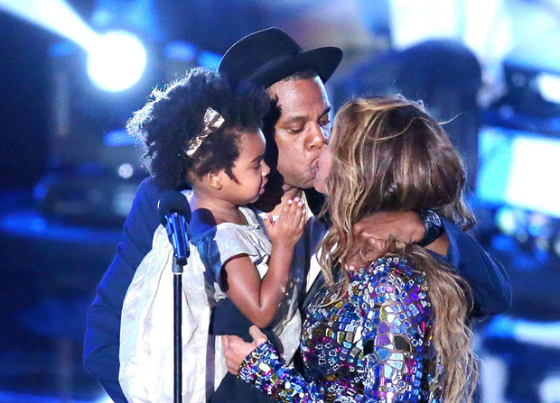 poglednete-go-fantasticniot-nastap-na-bijonse-na-mtv-vma-2014-video-01